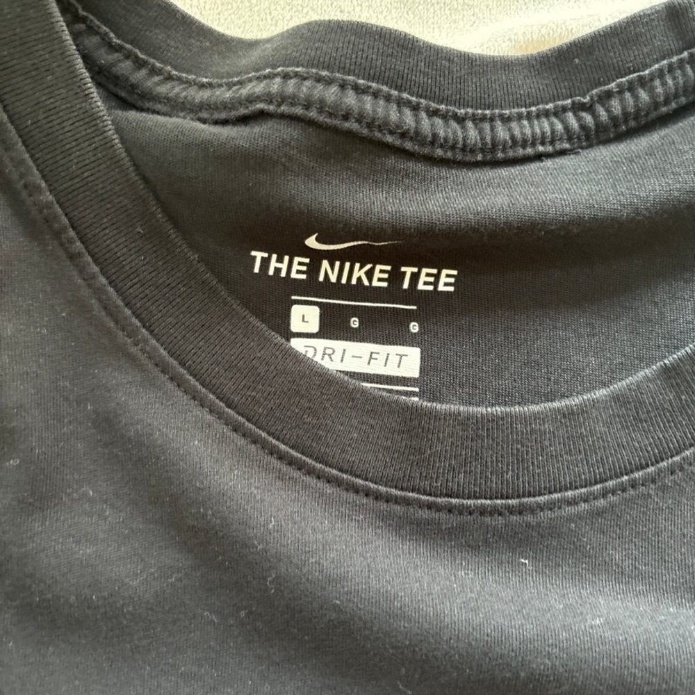 nike shirt - Picture 2 of 3